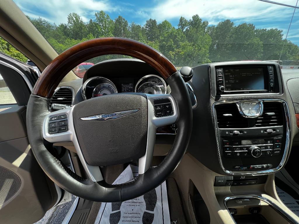 ChryslerTown & Country24