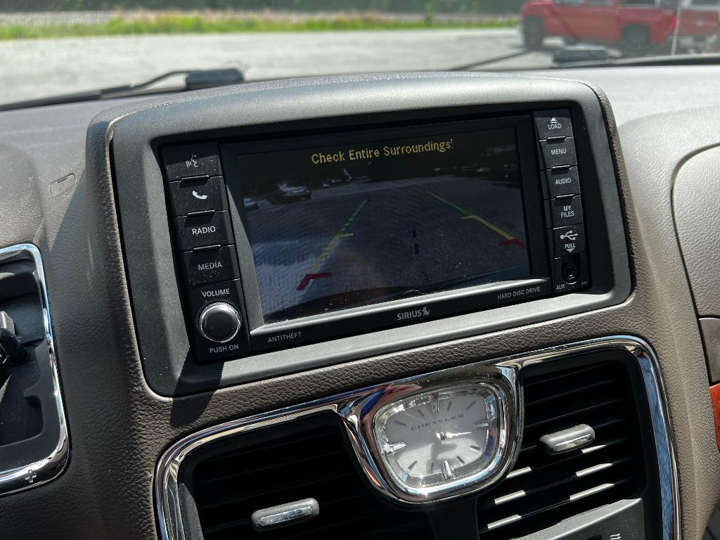ChryslerTown & Country28