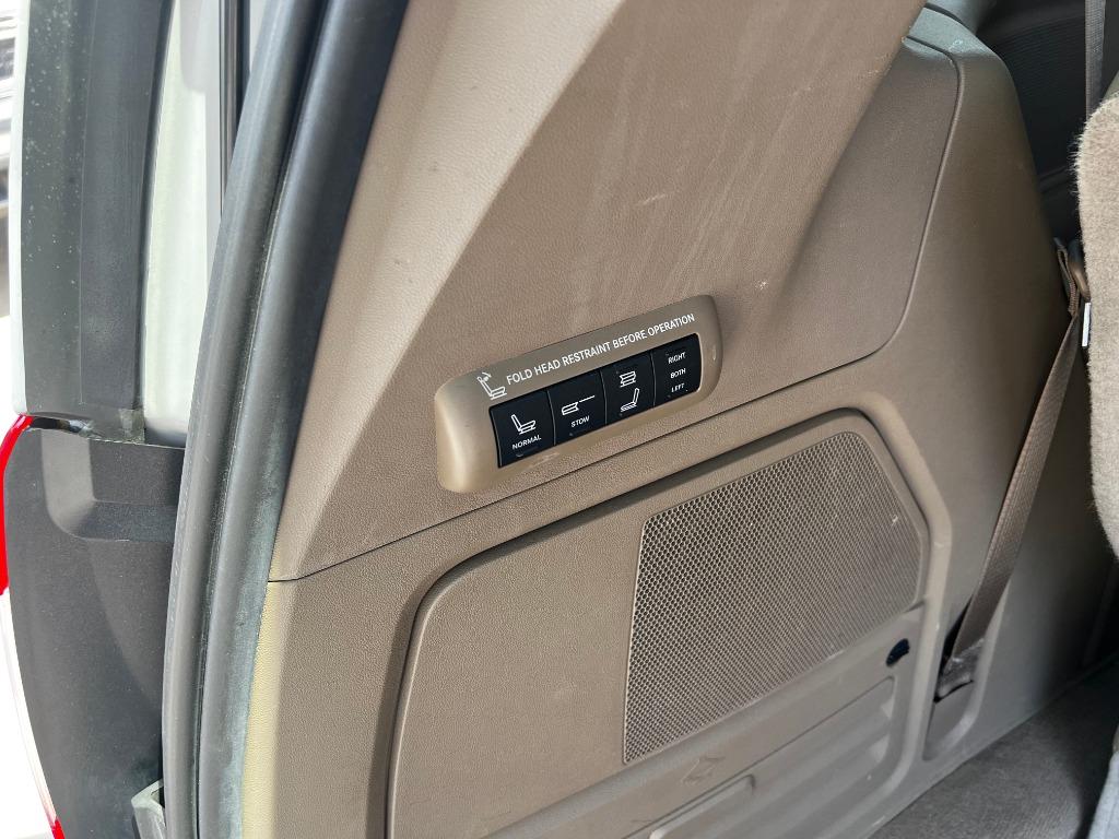 ChryslerTown & Country18