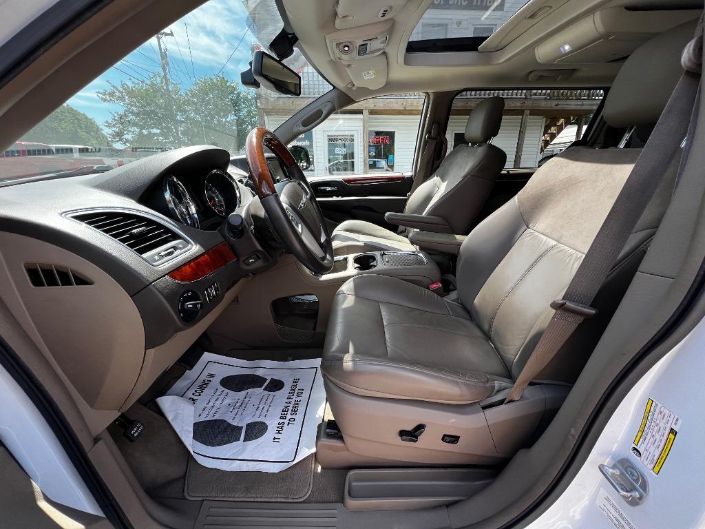 ChryslerTown & Country11