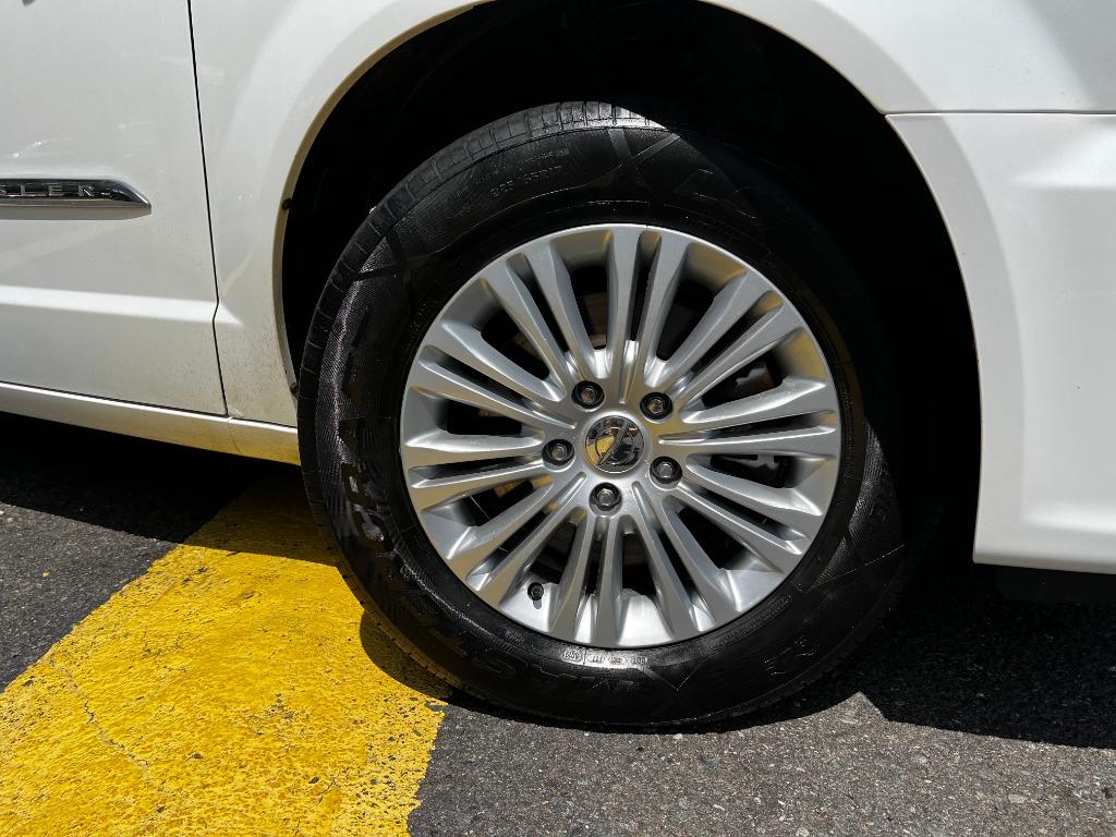 ChryslerTown & Country9