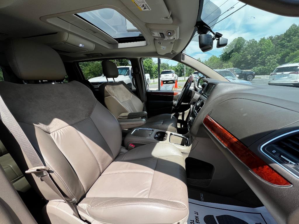ChryslerTown & Country21