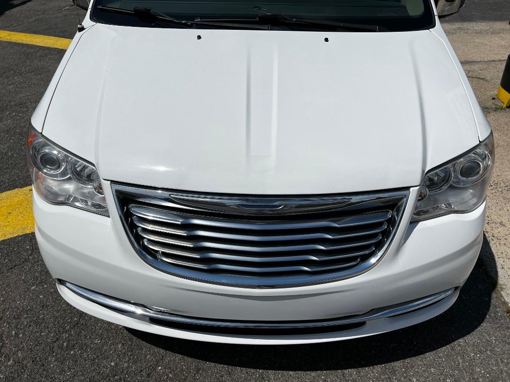 ChryslerTown & Country10