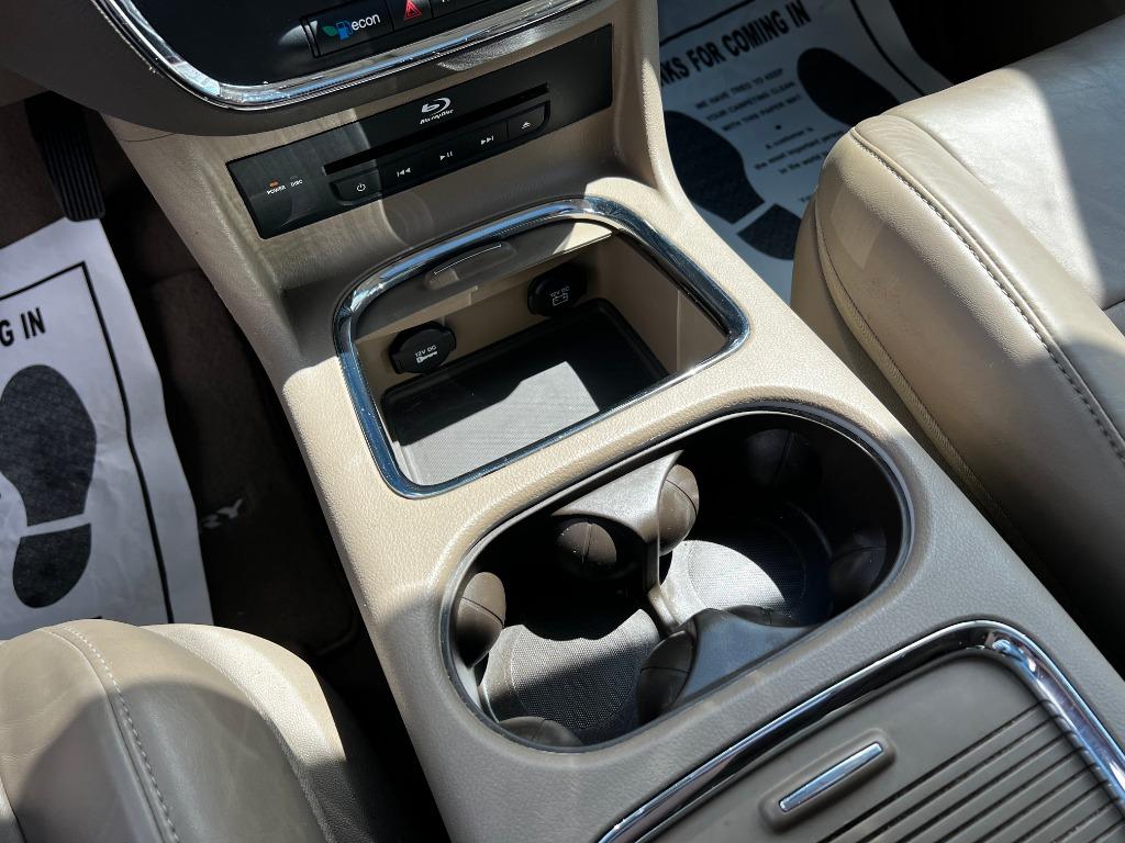 ChryslerTown & Country27