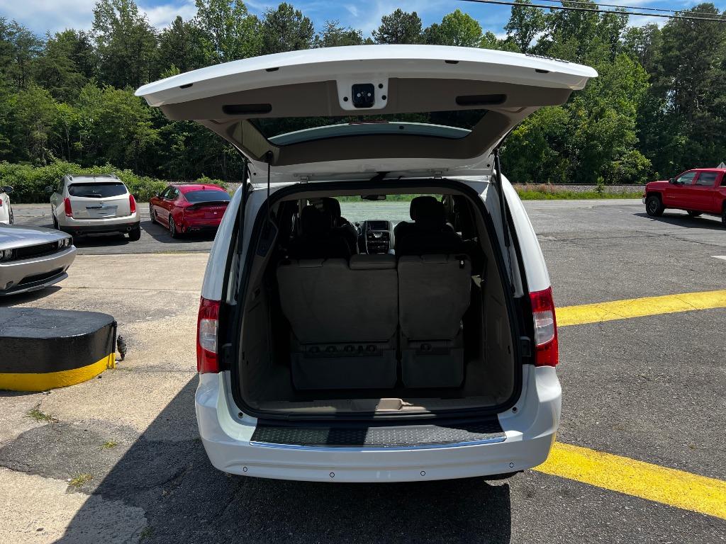 ChryslerTown & Country16