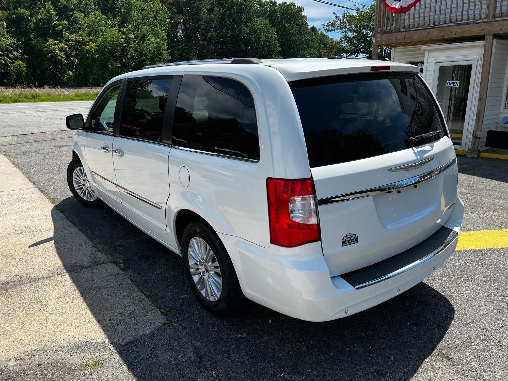 ChryslerTown & Country5