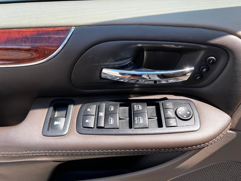 ChryslerTown & Country23