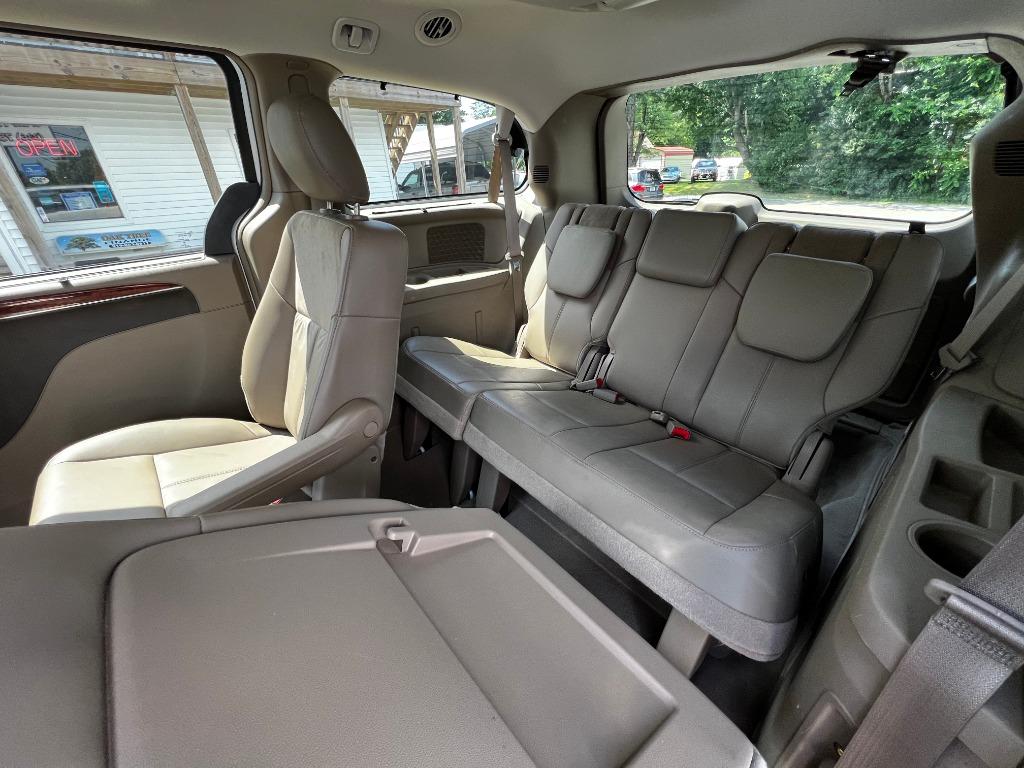 ChryslerTown & Country15
