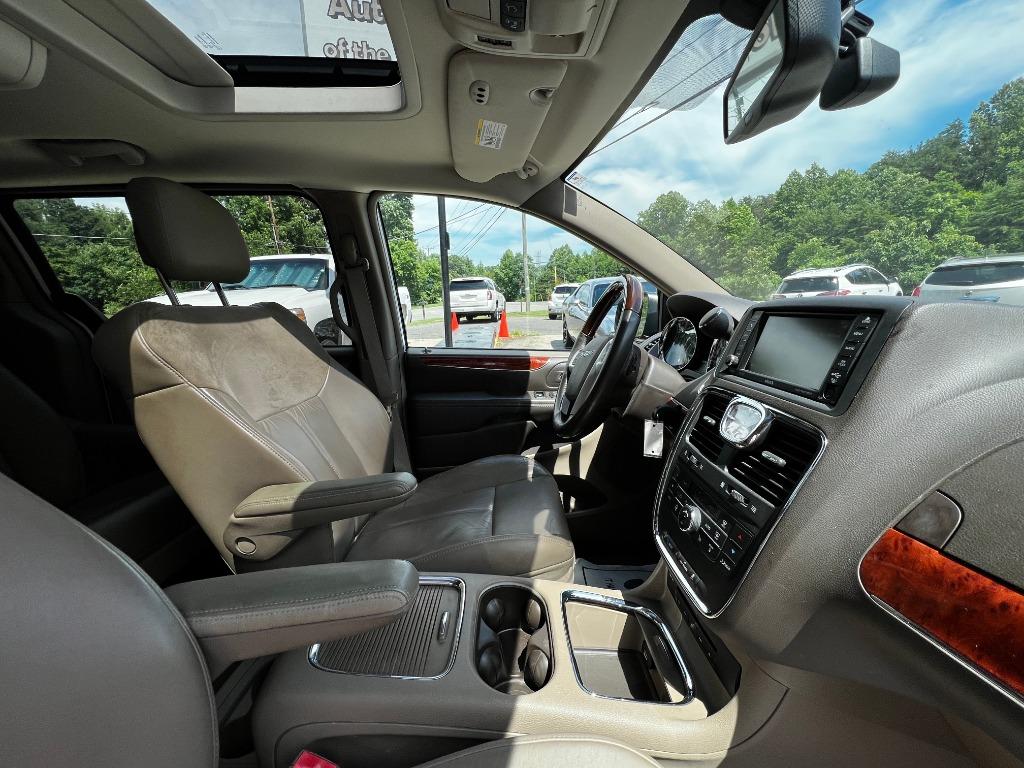 ChryslerTown & Country22