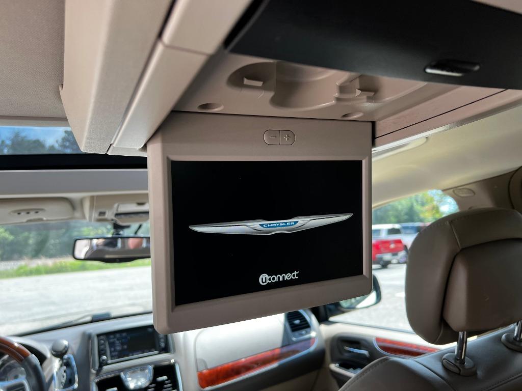 ChryslerTown & Country13