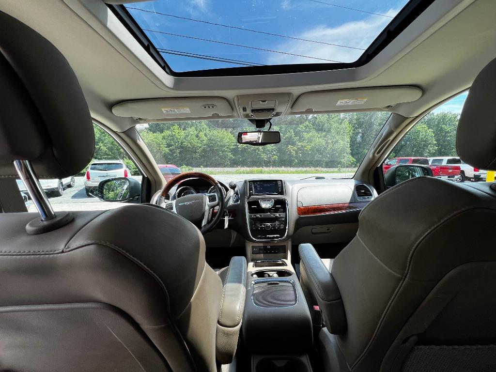 ChryslerTown & Country14