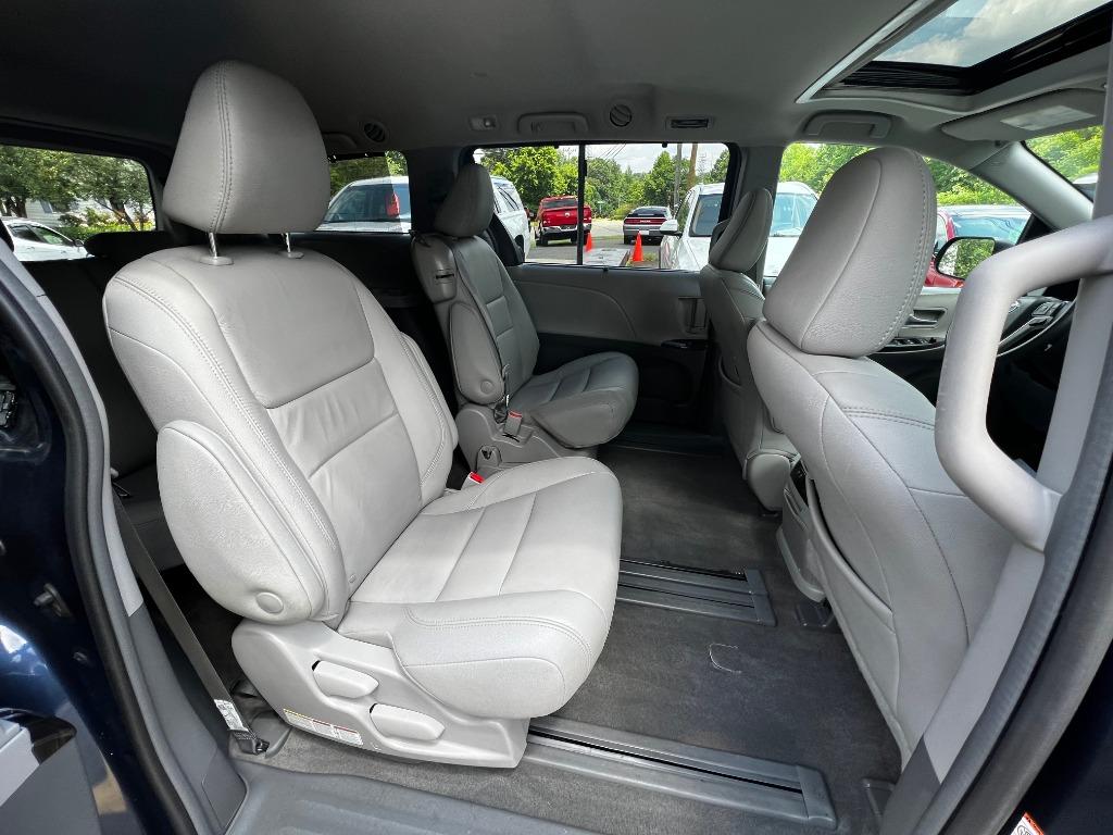 ToyotaSienna17