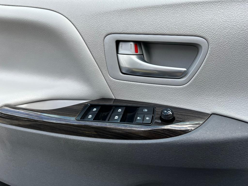 ToyotaSienna21