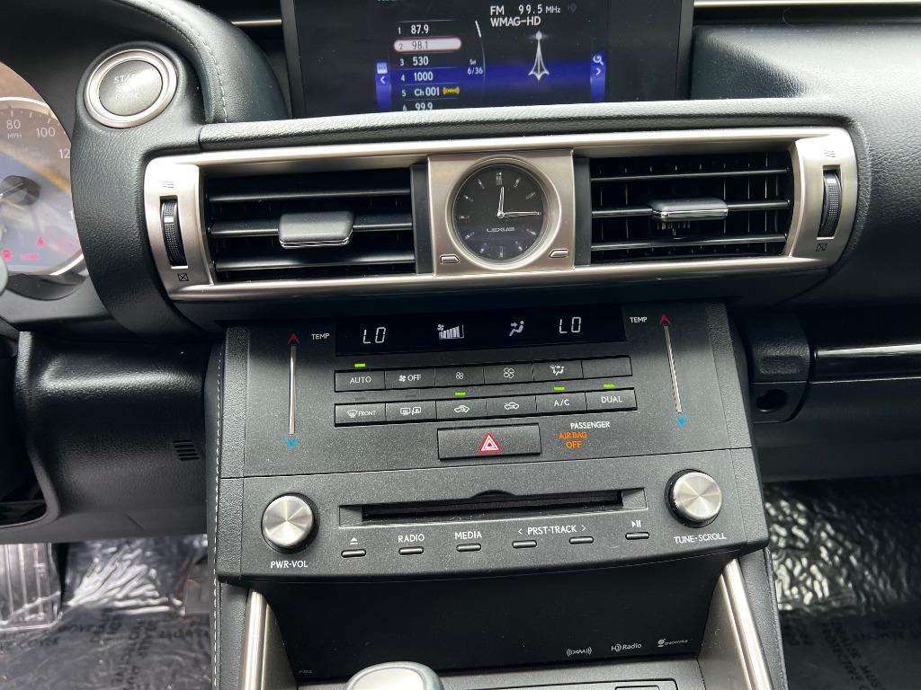 LexusIS 30021