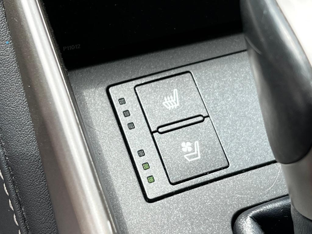 LexusIS 30024