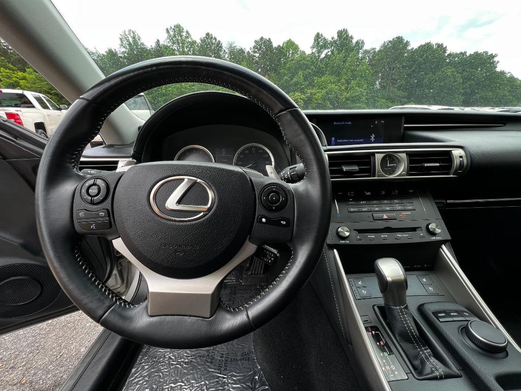 LexusIS 30019