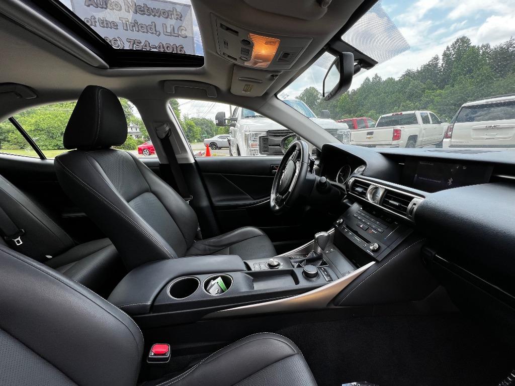 LexusIS 30017