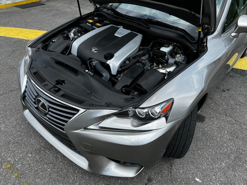 LexusIS 30028