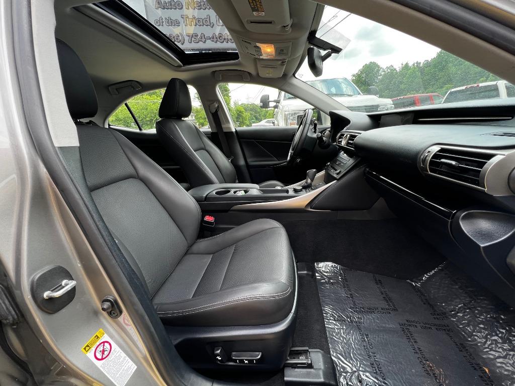 LexusIS 30016