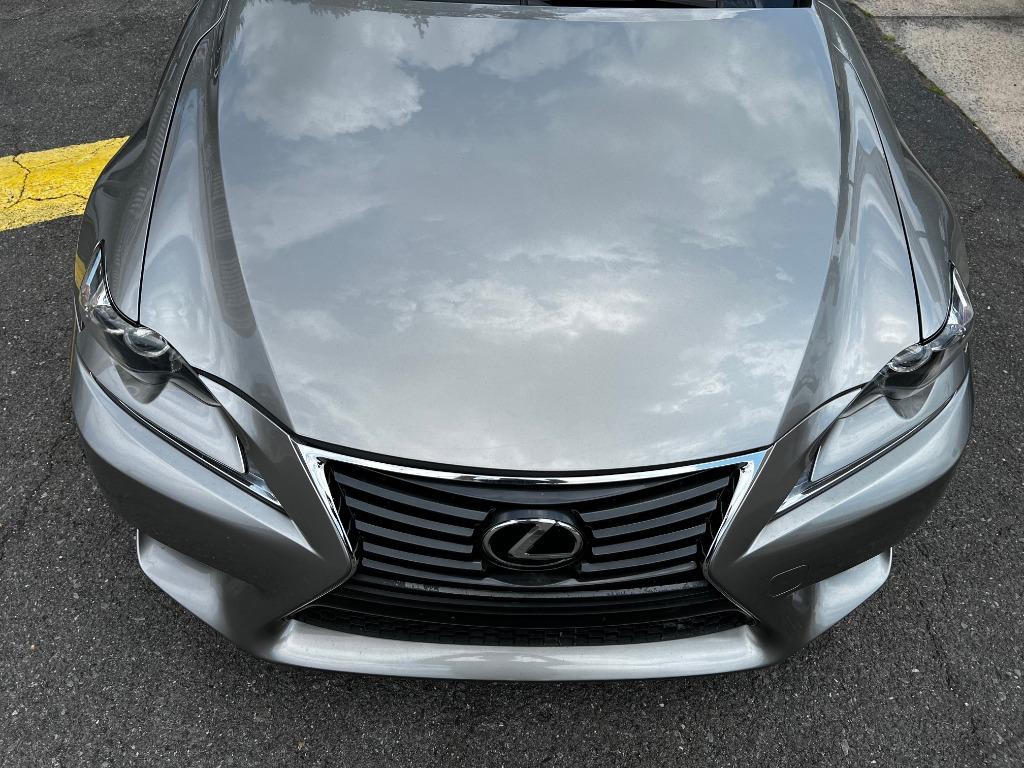 LexusIS 30010