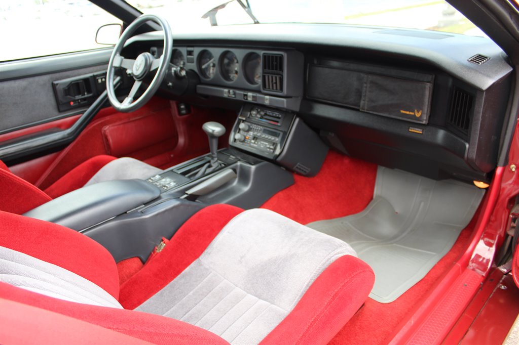 1986 Pontiac Firebird 17