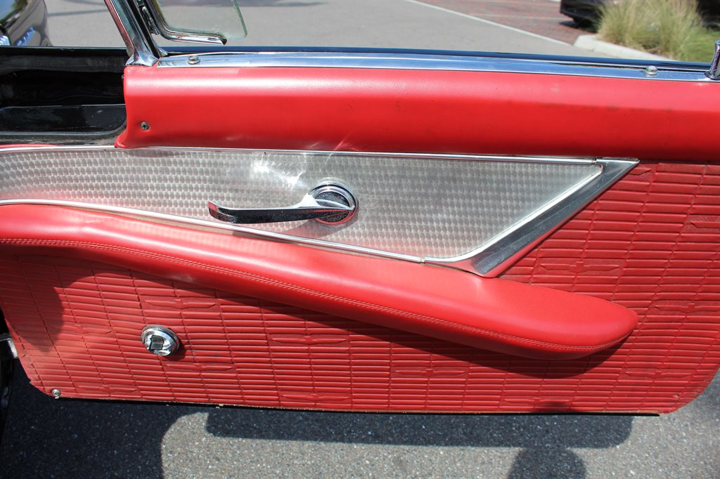 1957 Ford Thunderbird 14