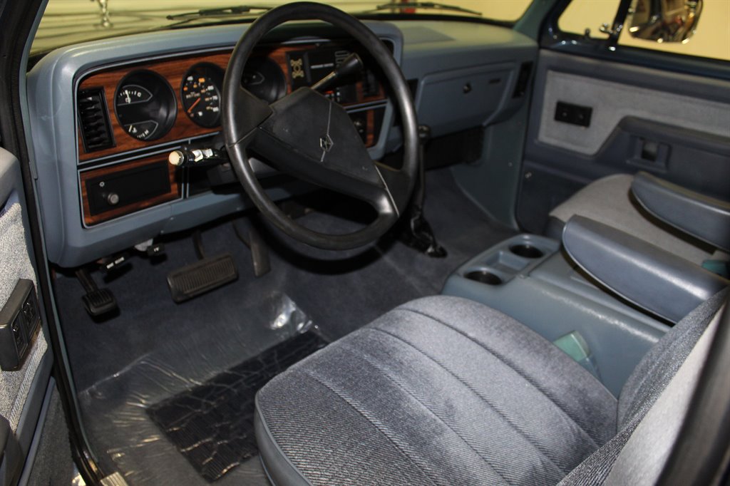 1988 Dodge Ramcharger 9