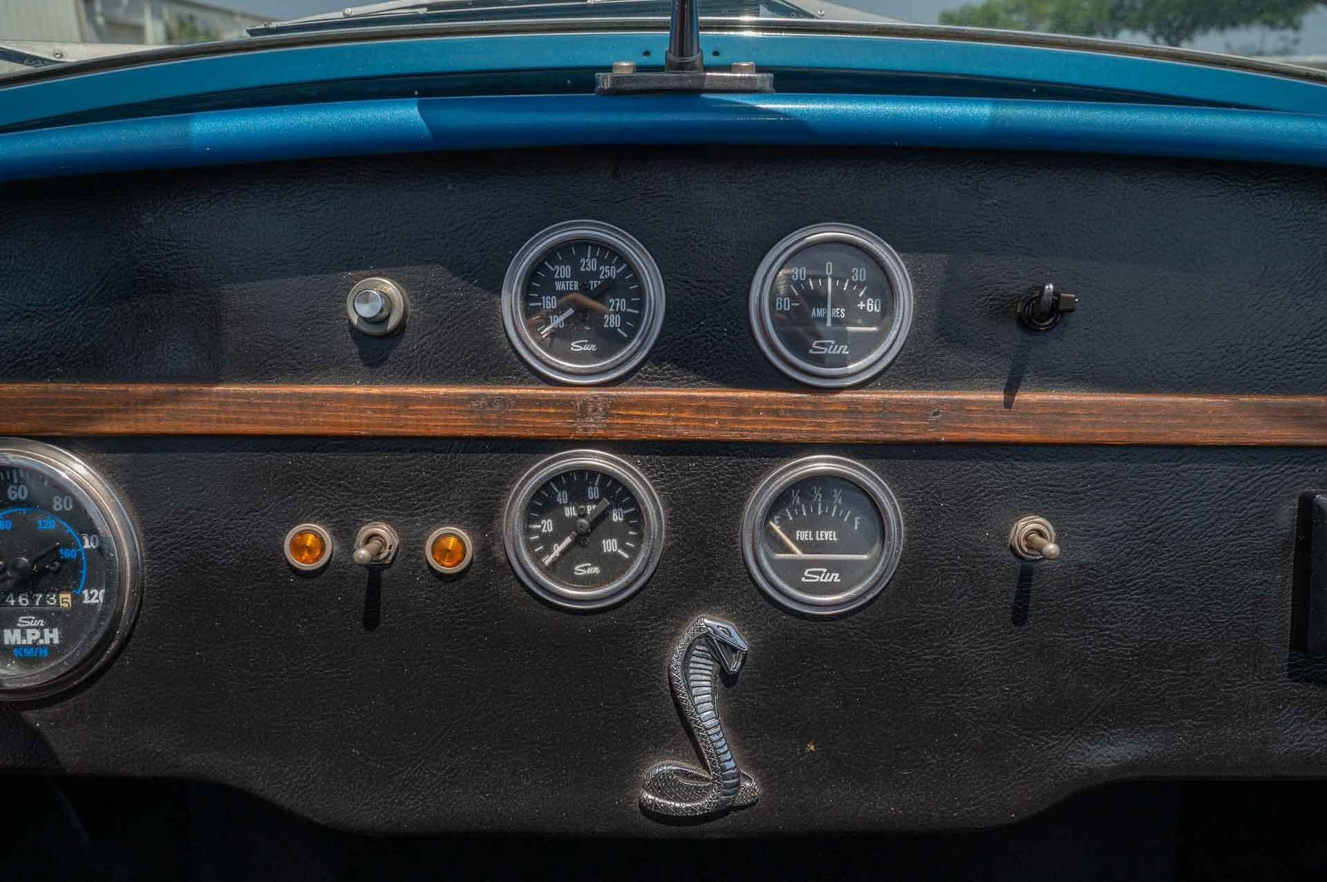 1965 Ford Cobra 38