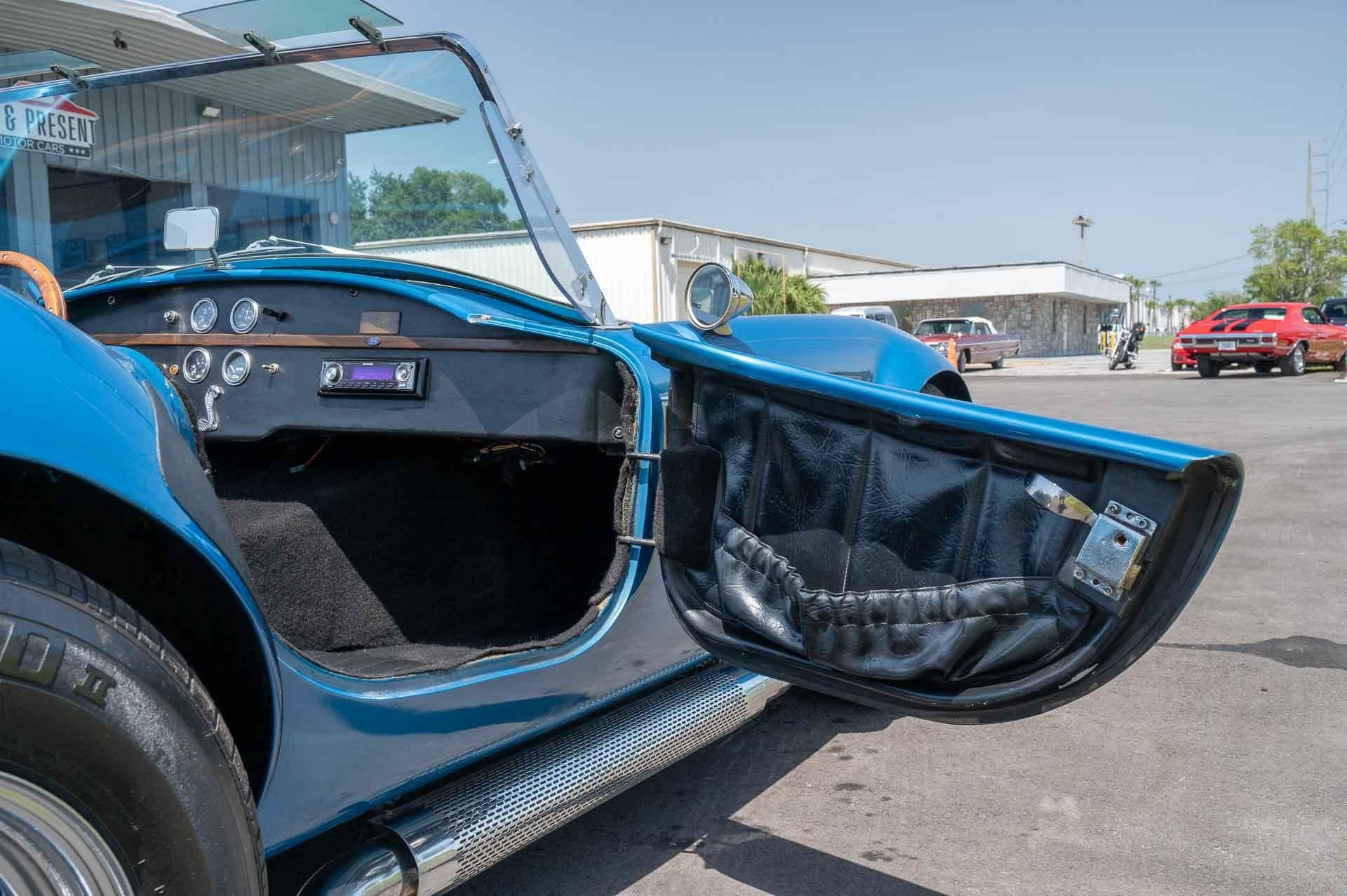1965 Ford Cobra 34