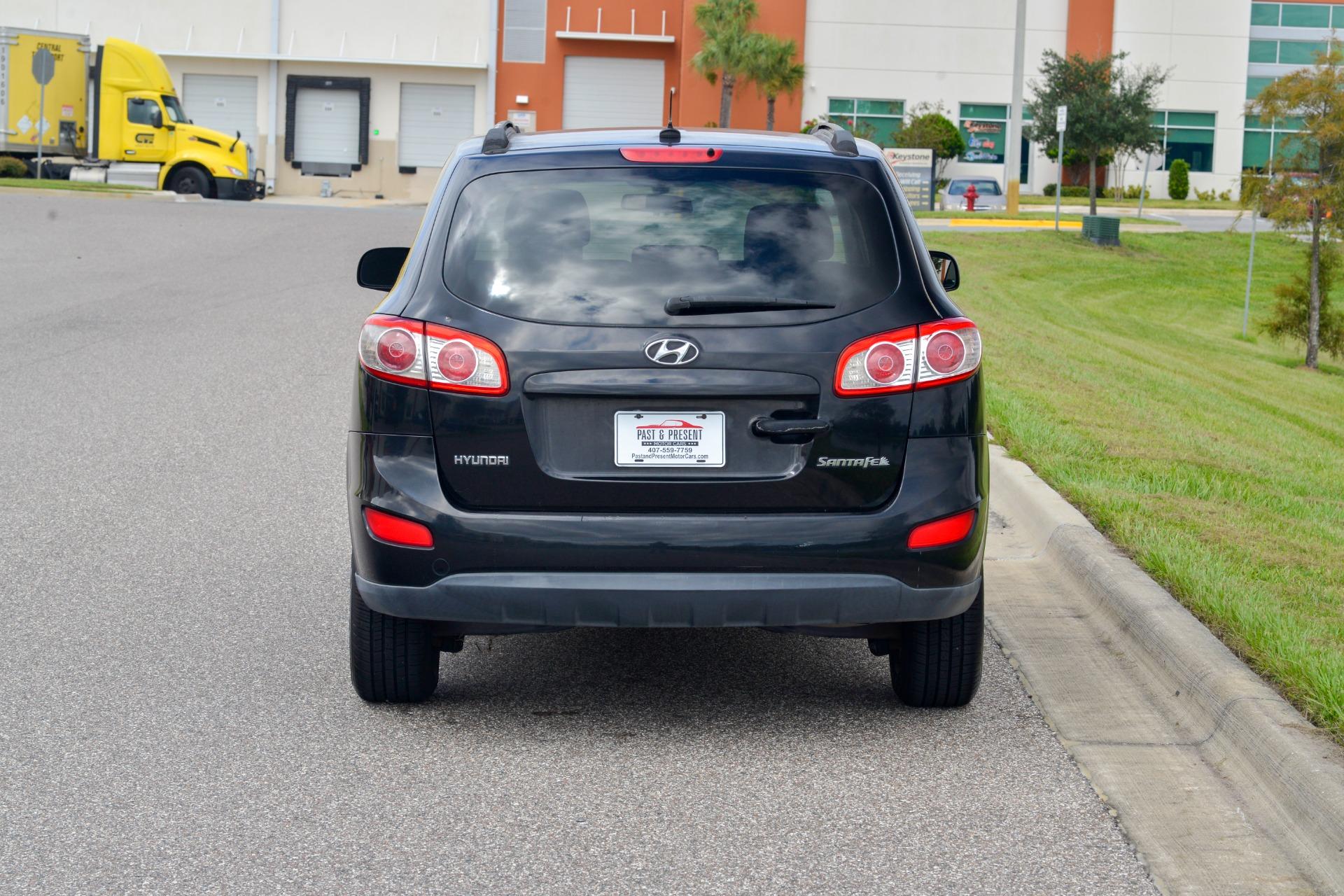 2011 Hyundai Santa Fe 18