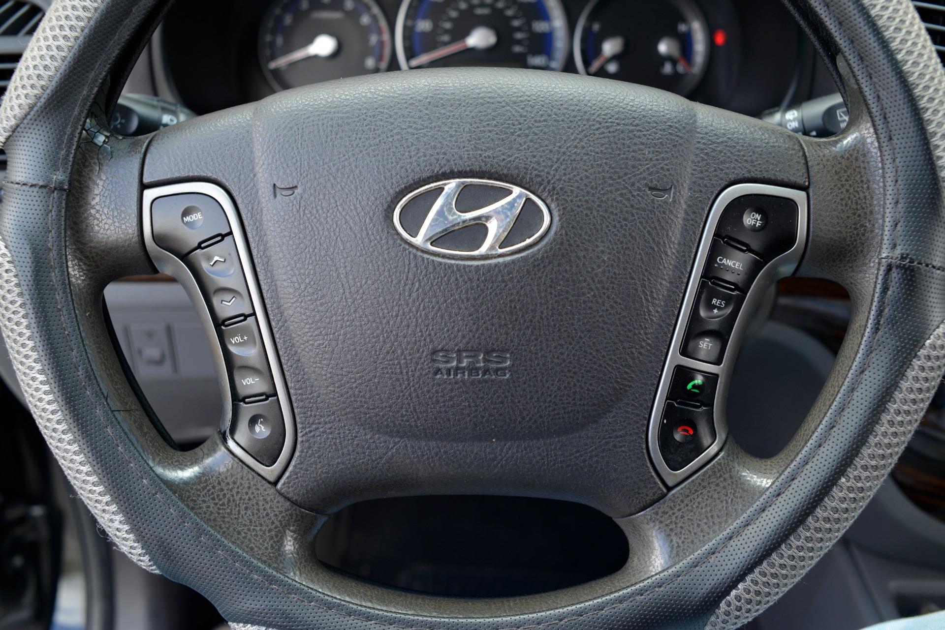 2011 Hyundai Santa Fe 74