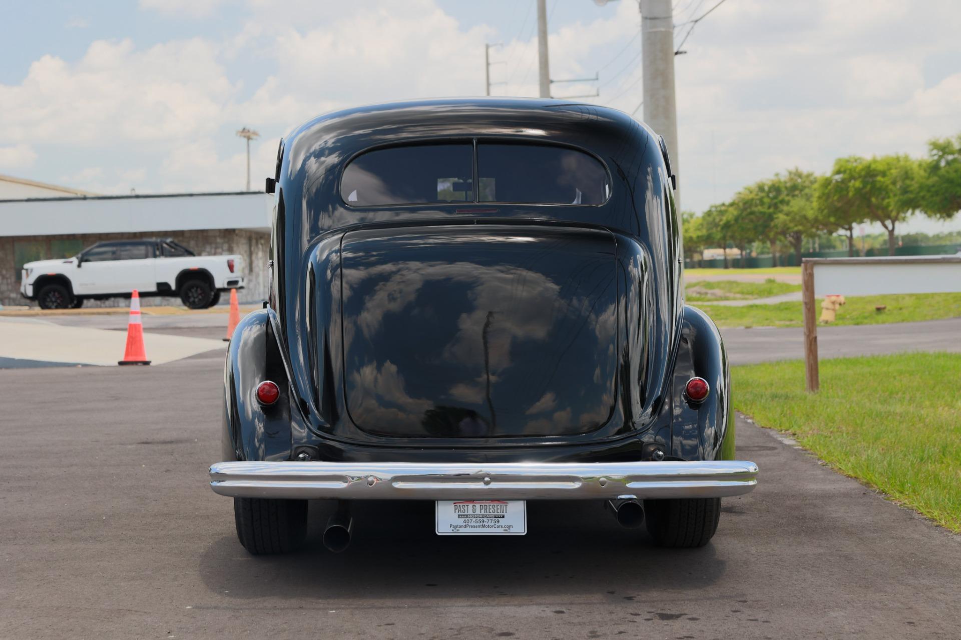 1937 Buick 8 Limo 4