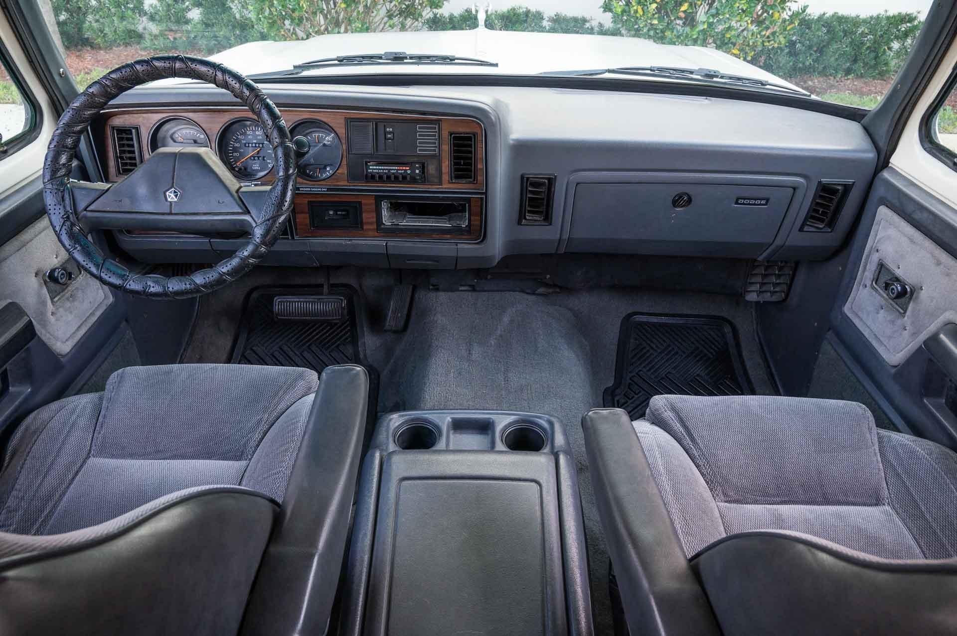 1990 Dodge Ramcharger 16