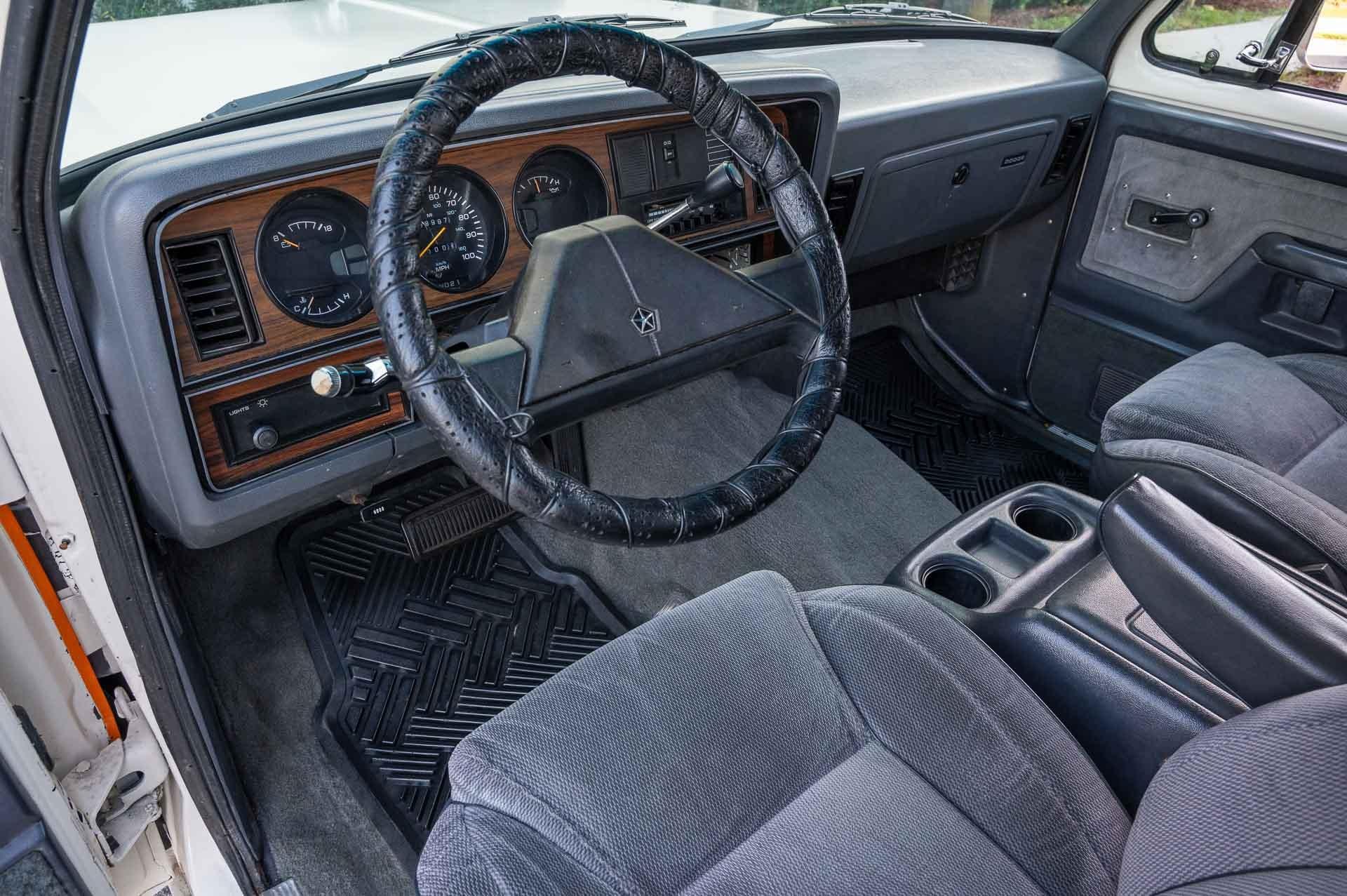 1990 Dodge Ramcharger 13