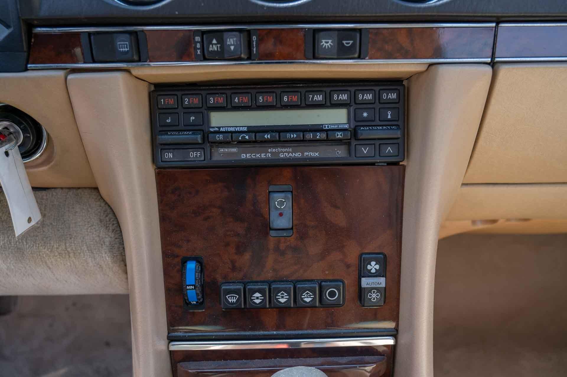 1987 Mercedes SL560 46