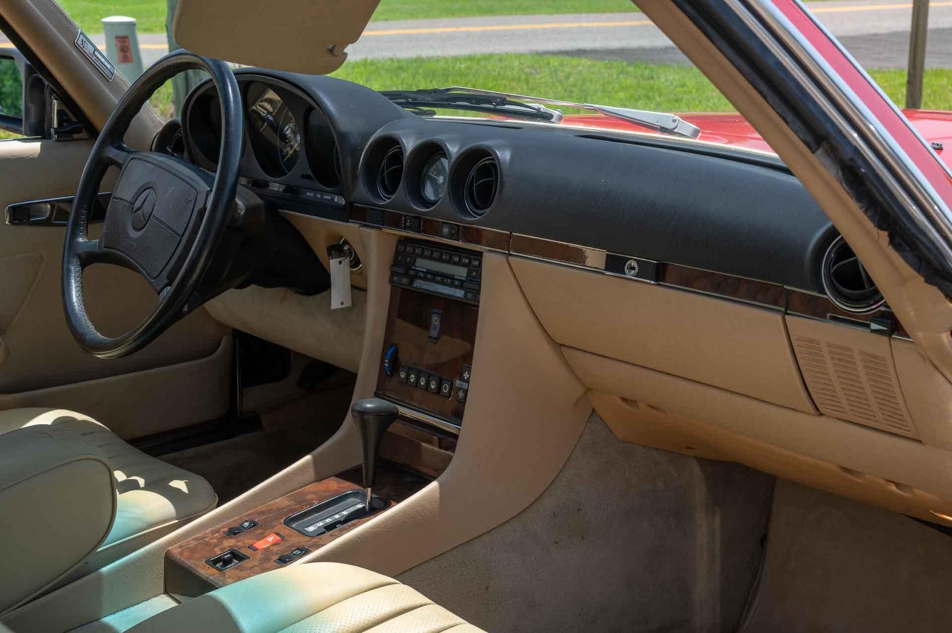 1987 Mercedes SL560 39