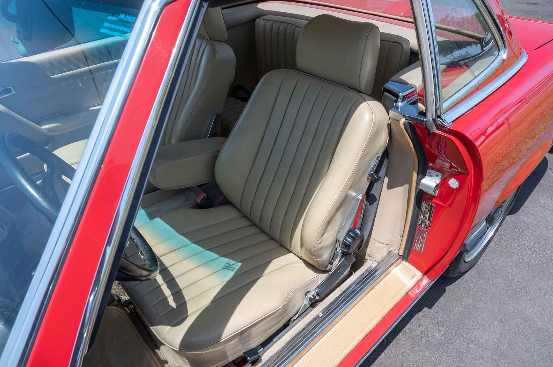 1987 Mercedes SL560 34