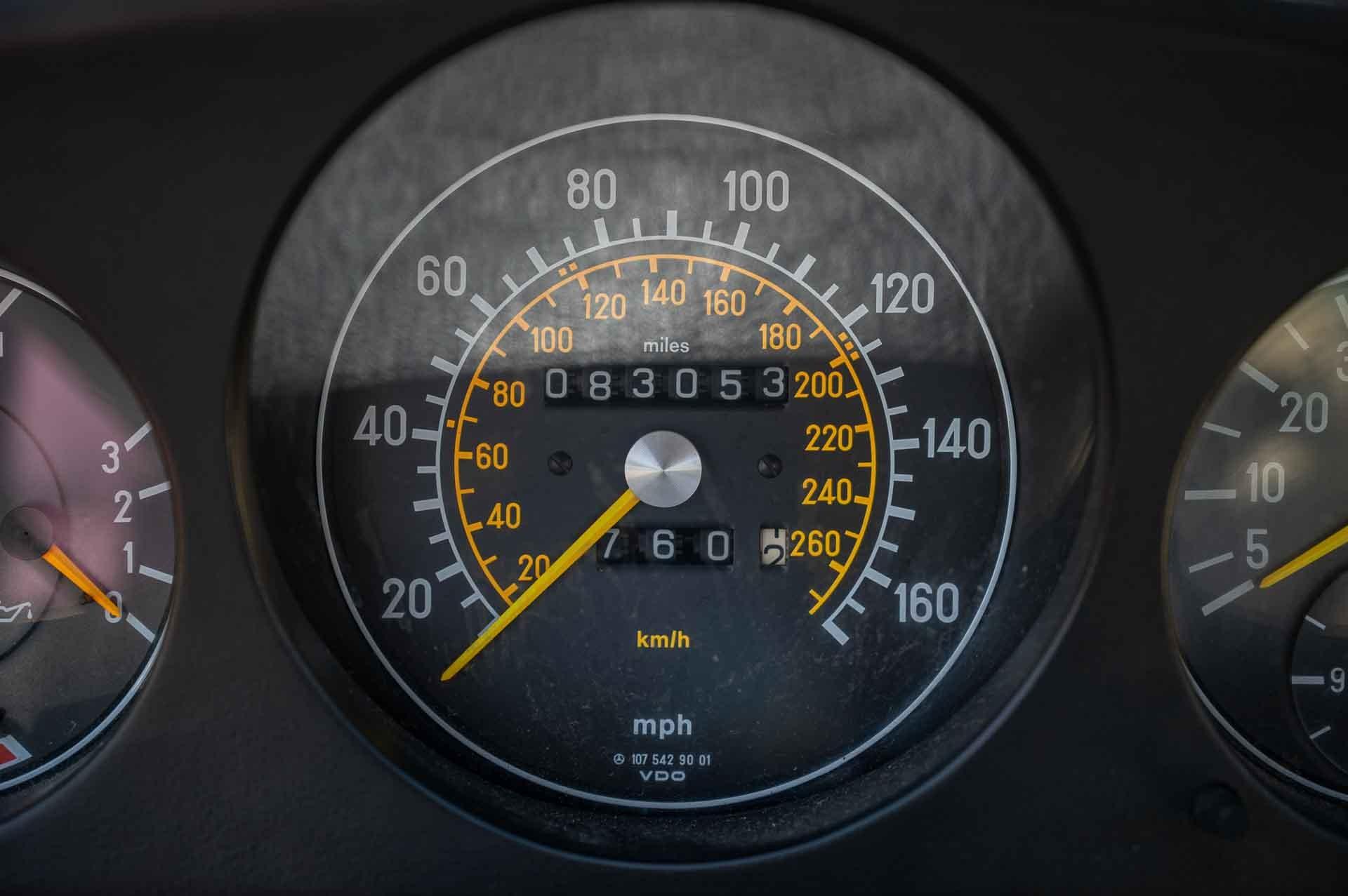 1987 Mercedes SL560 42