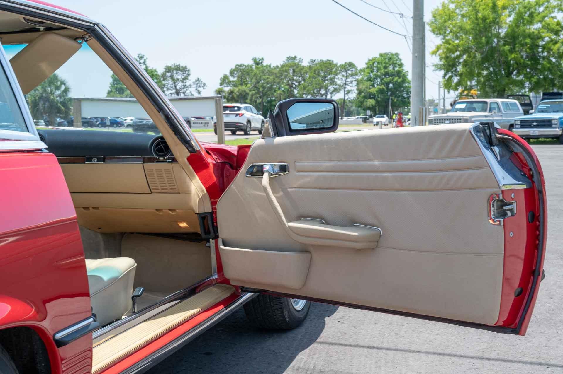 1987 Mercedes SL560 36