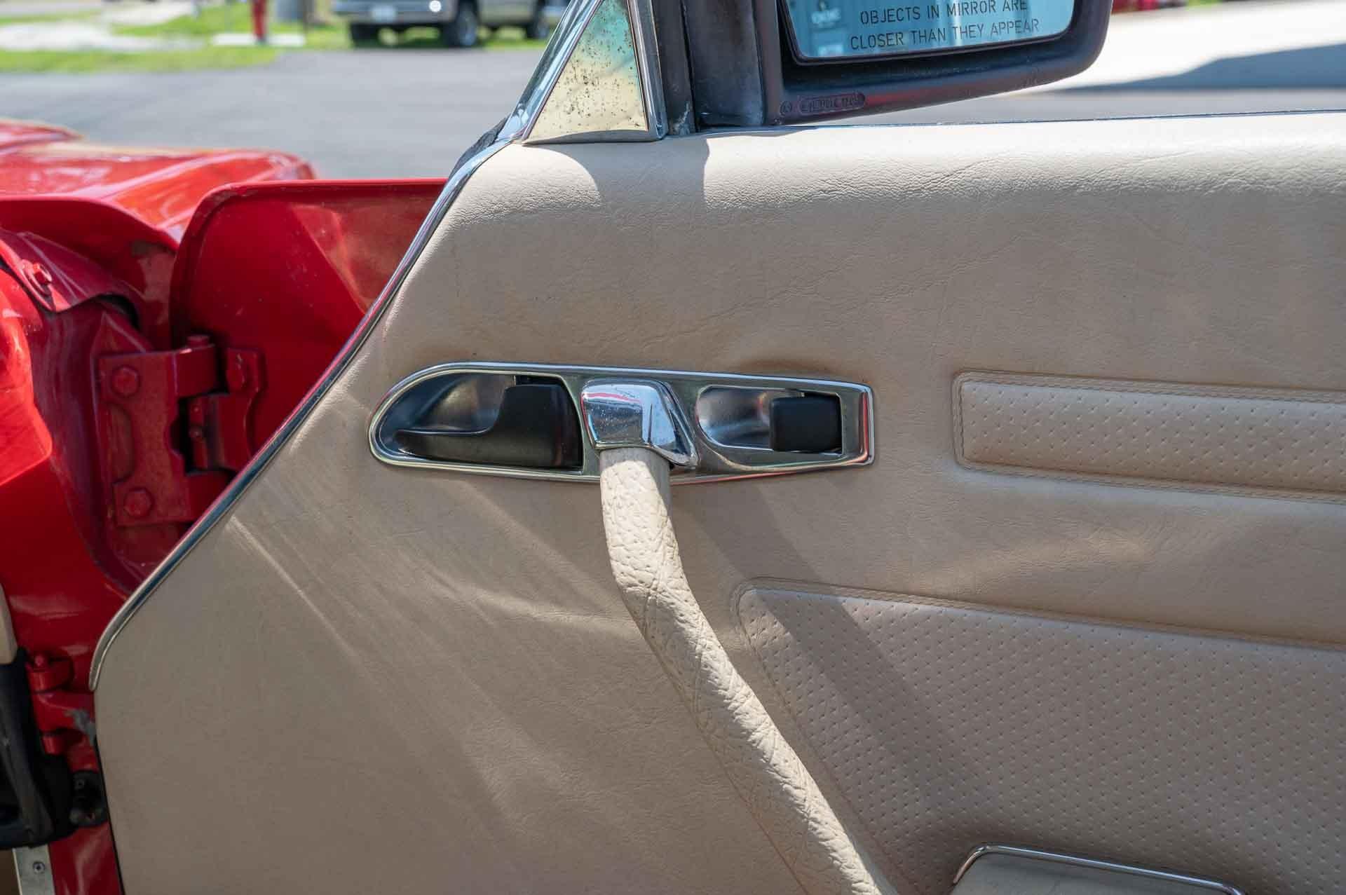 1987 Mercedes SL560 38