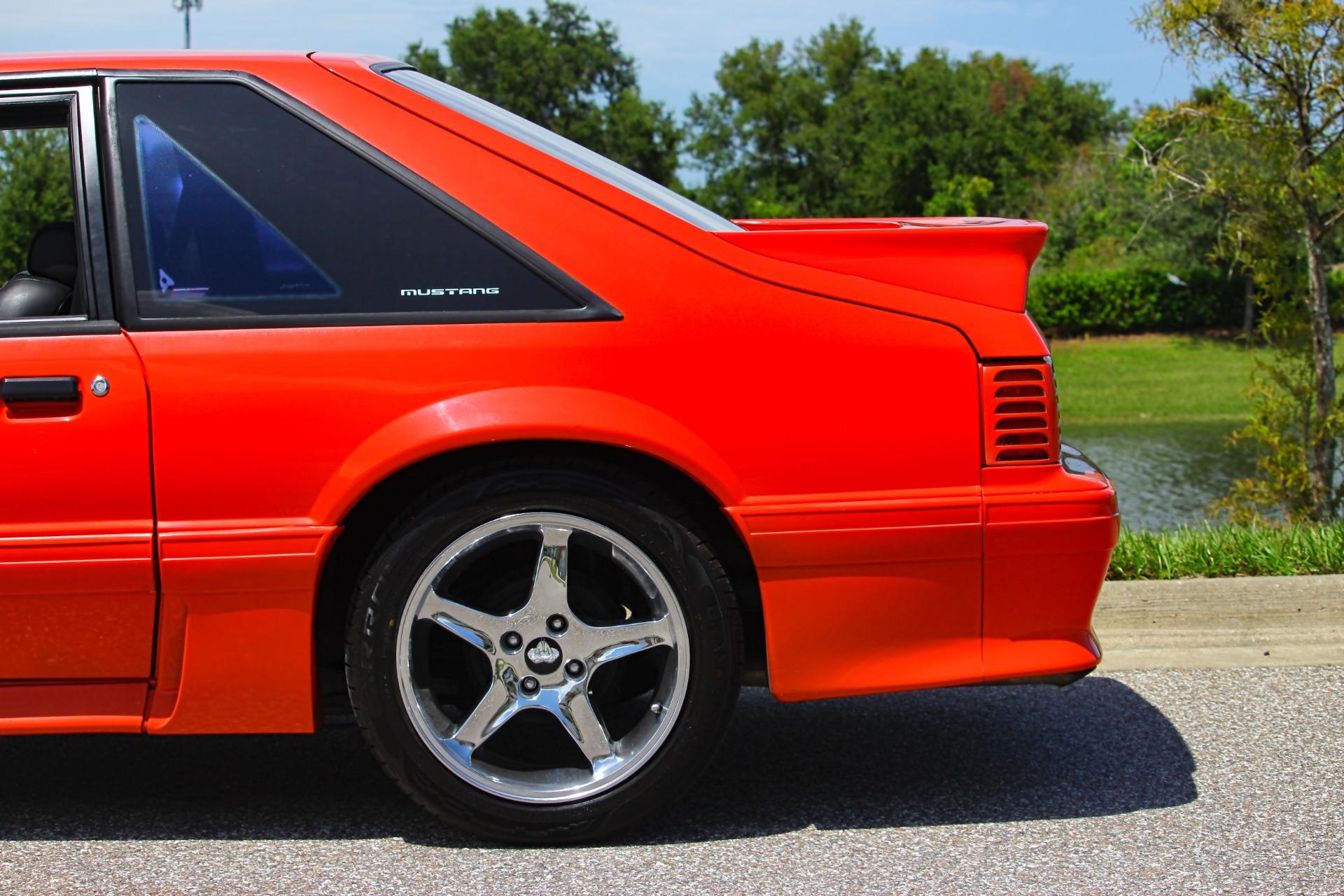 1993 Ford Mustang GT 21