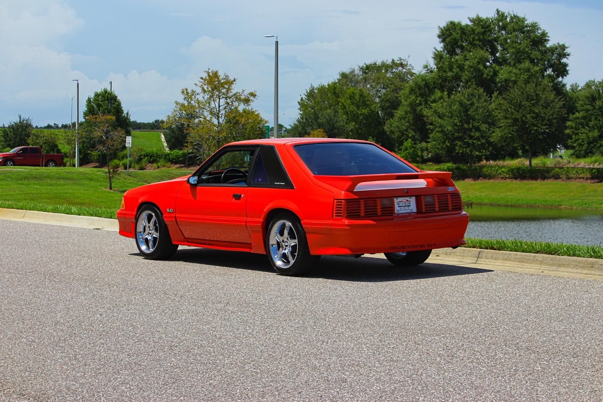 1993 Ford Mustang GT 18