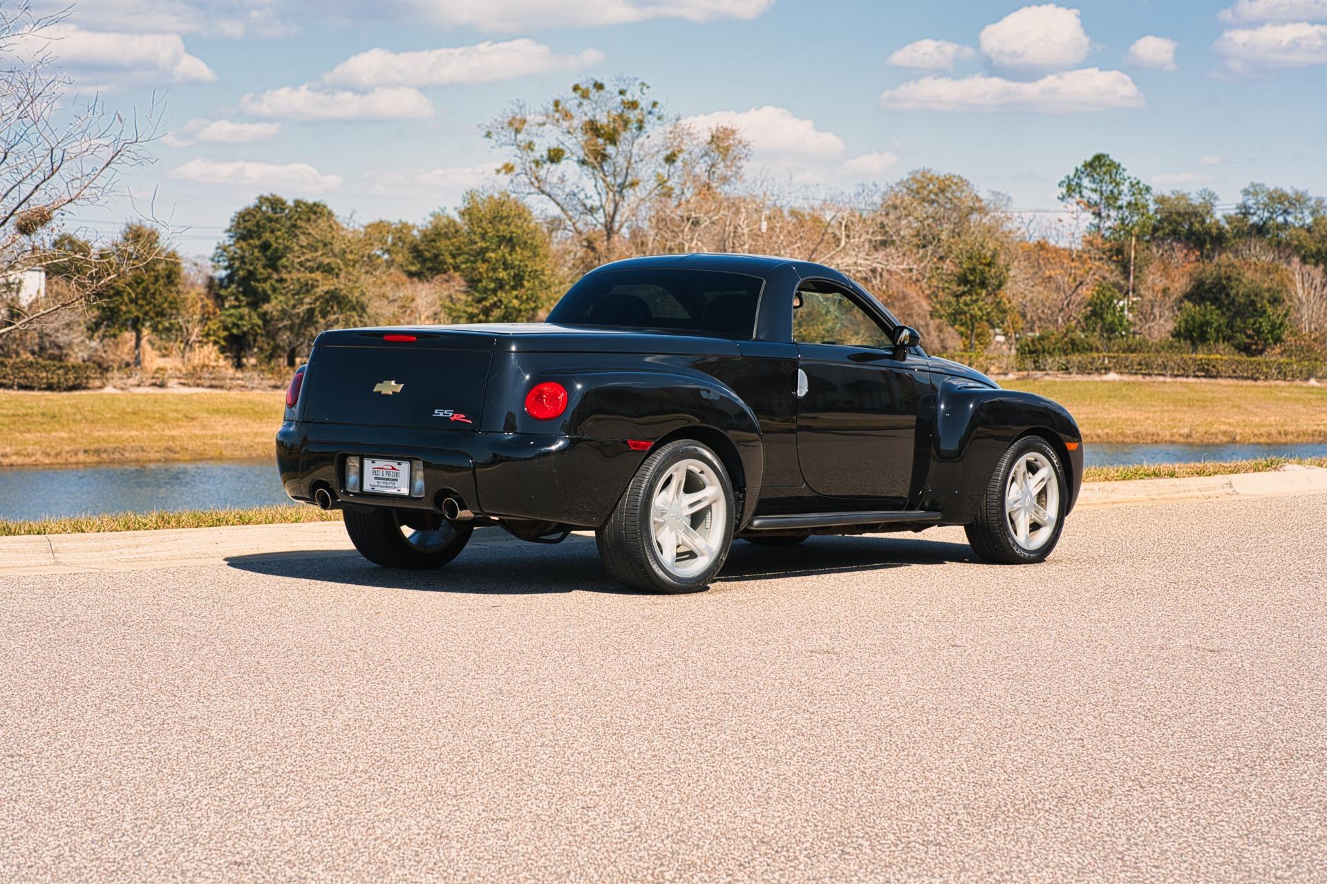 2004 Chevrolet SSR 32