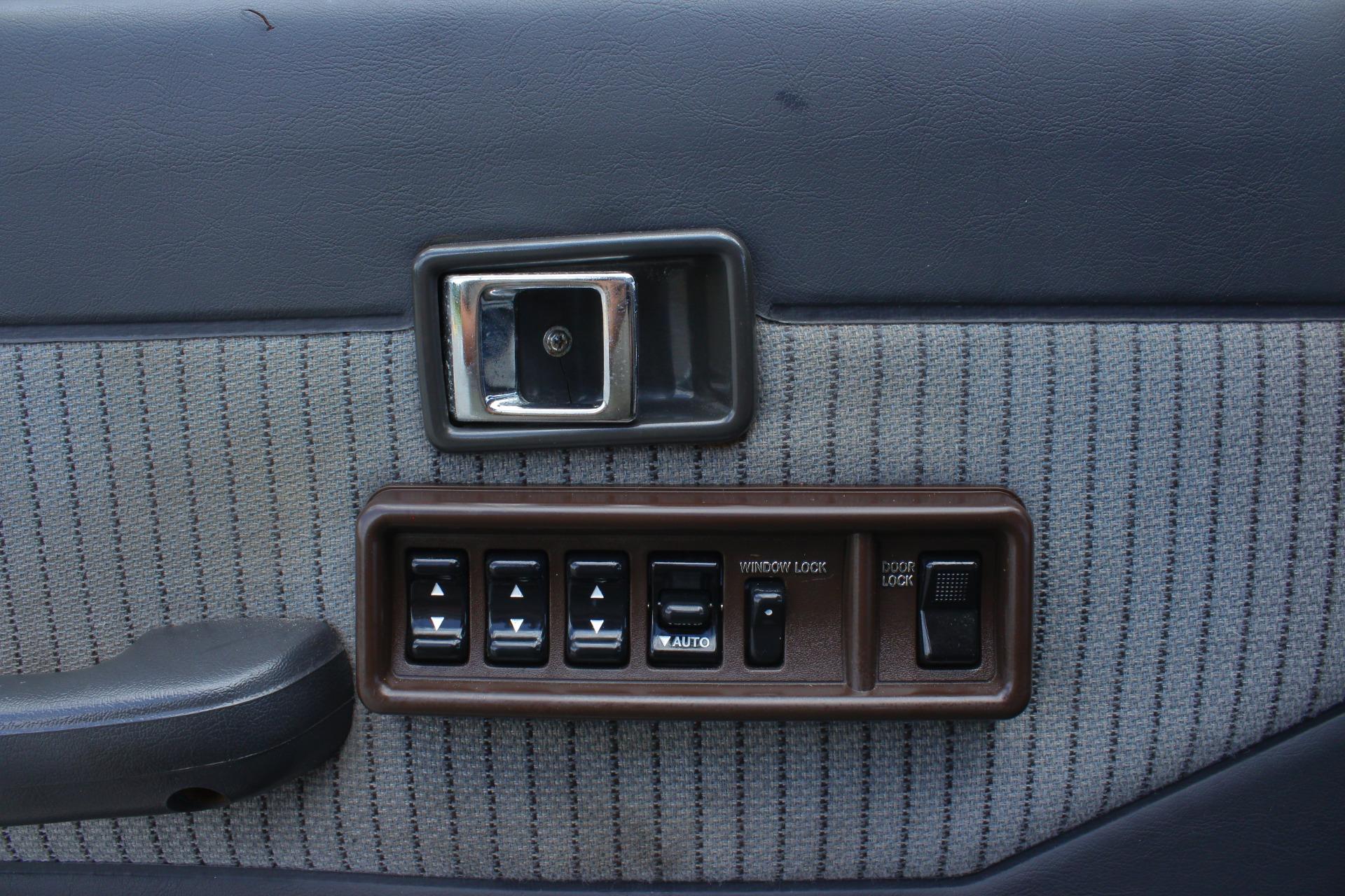 1990 Toyota Land Cruiser 48