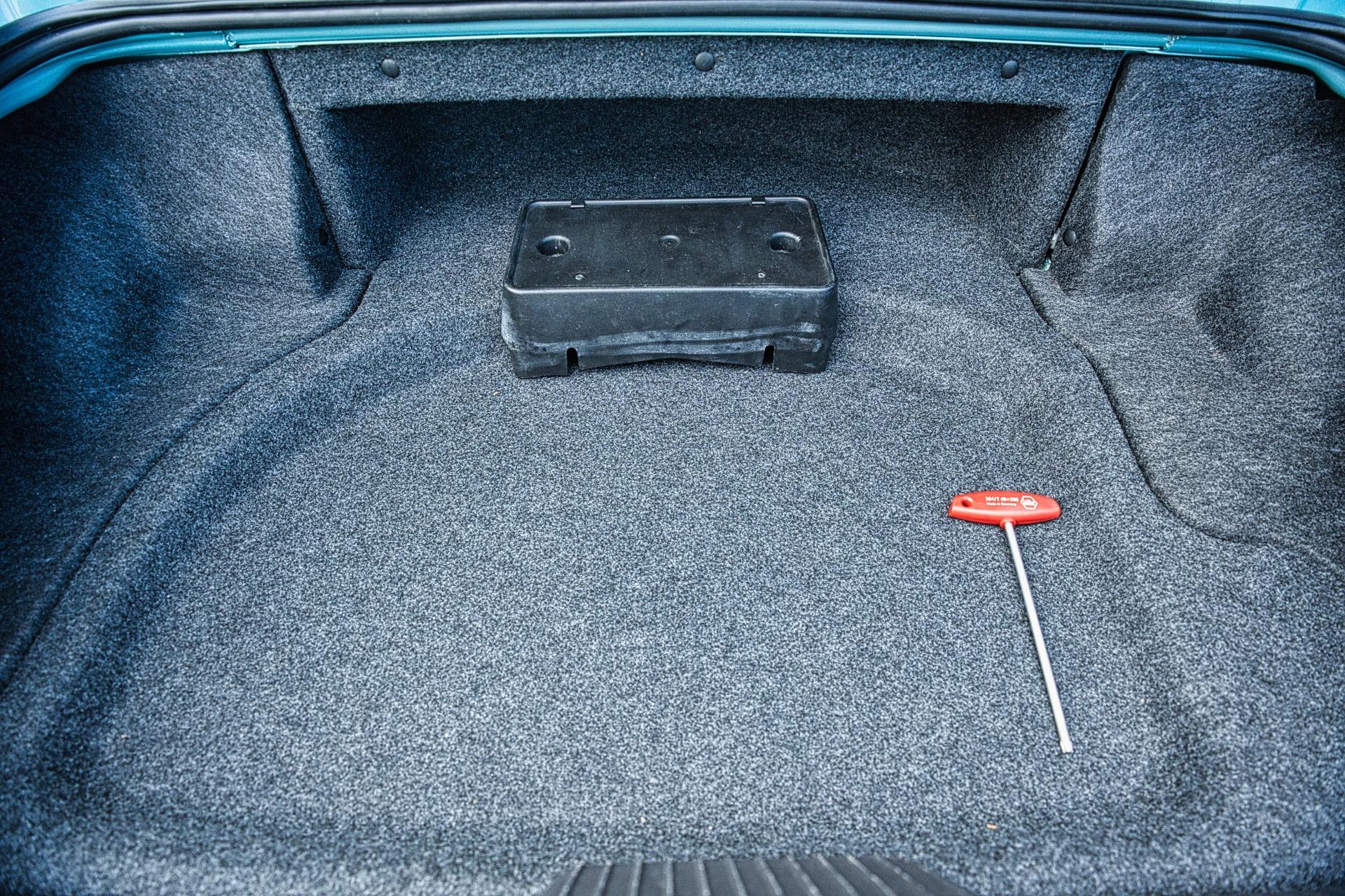 2002 Ford Thunderbird 17