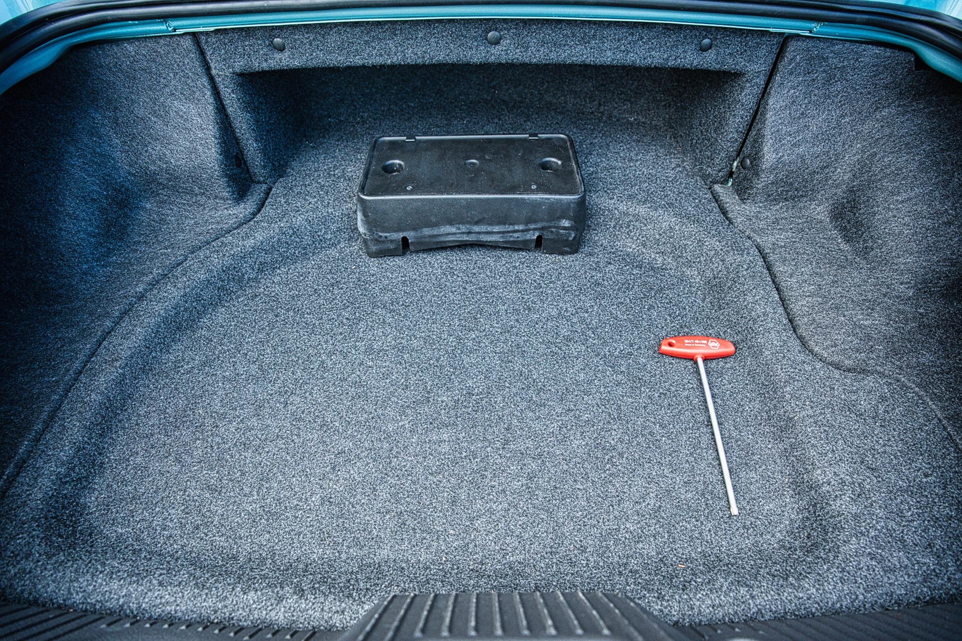 2002 Ford Thunderbird 84