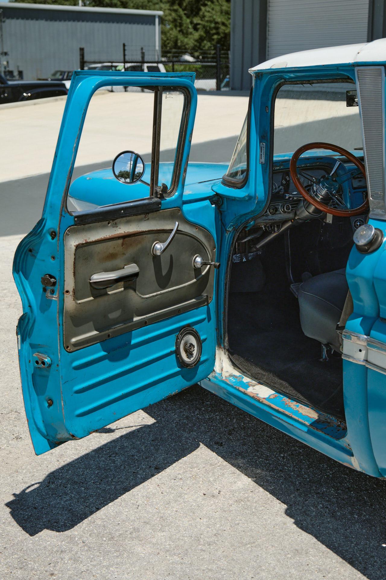 1960 Chevrolet Apache 33