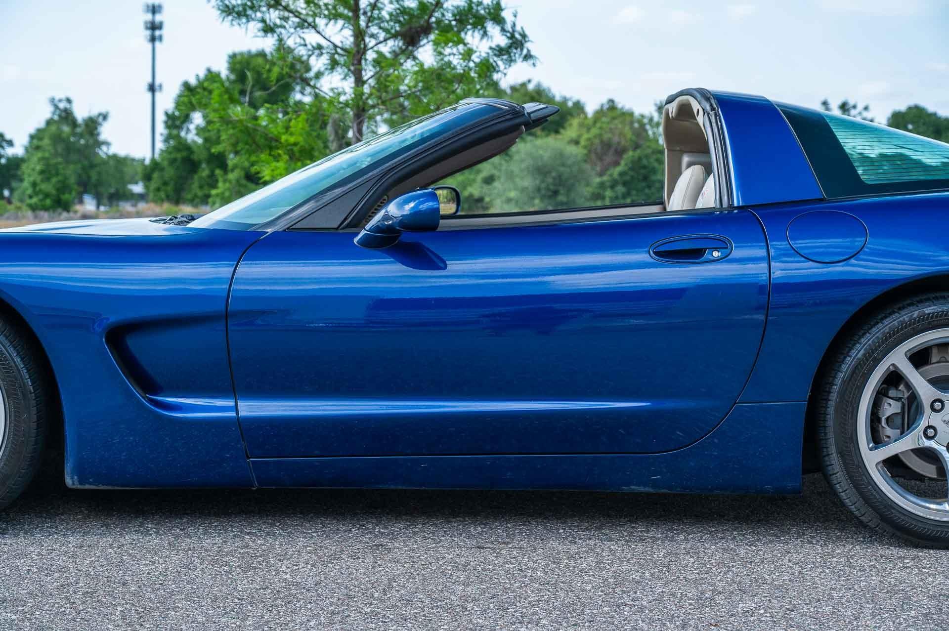 2004 Chevrolet Corvette 23