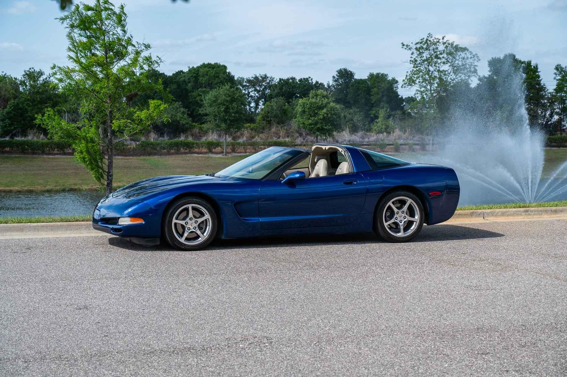 2004 Chevrolet Corvette 16