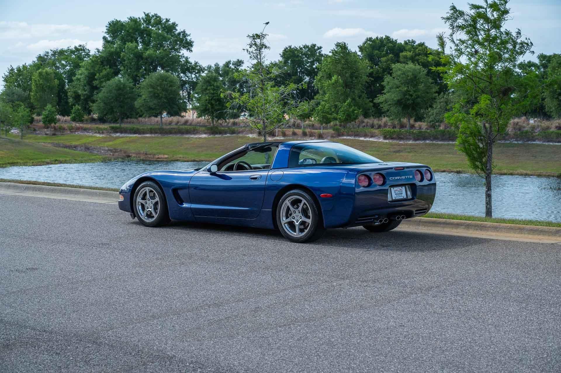 2004 Chevrolet Corvette 19